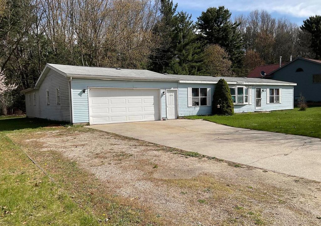 Photo of 418 E Gibbs St Street, Whitehall, MI 49461 (MLS # 25052640)