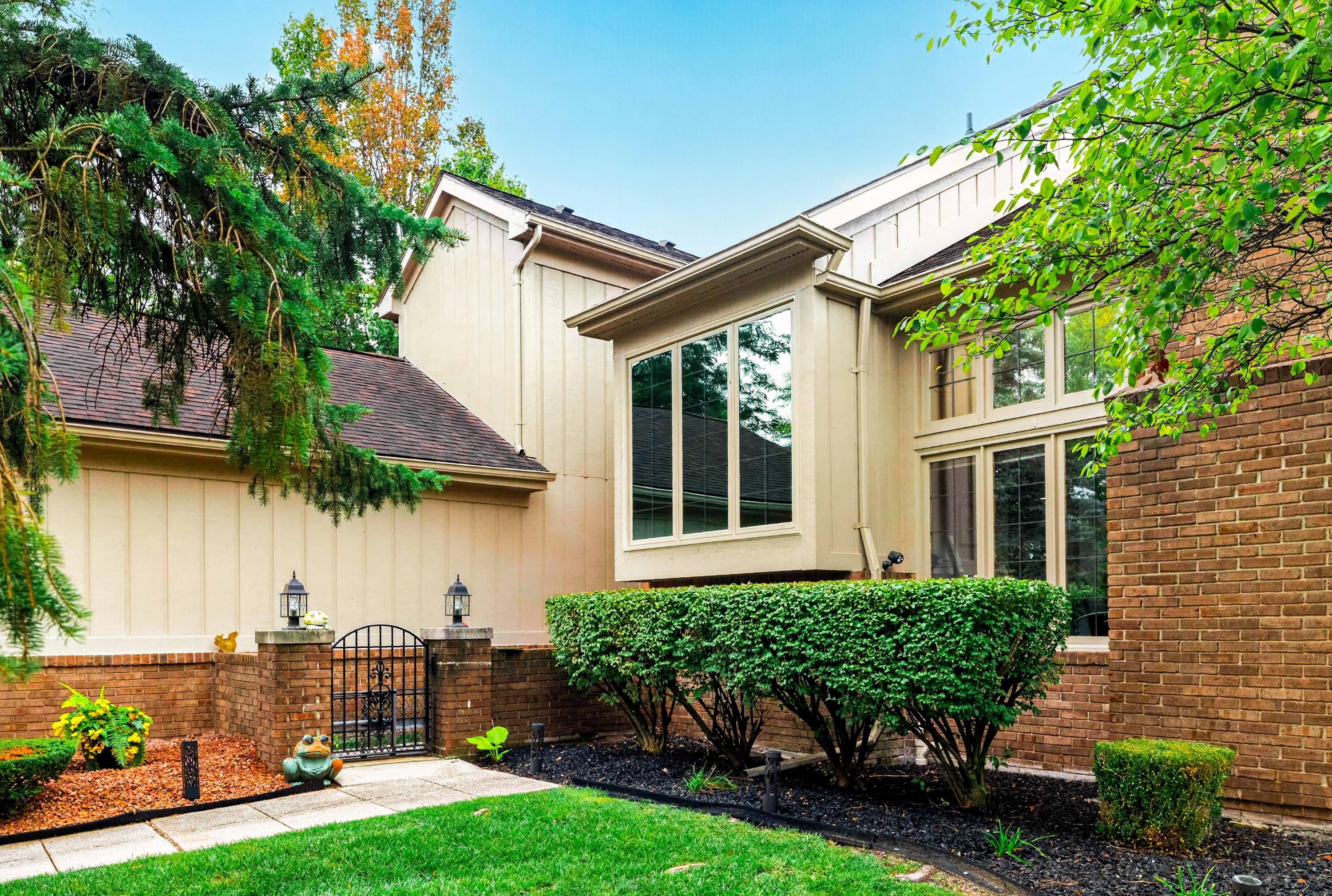 37676 N Laurel Park Drive