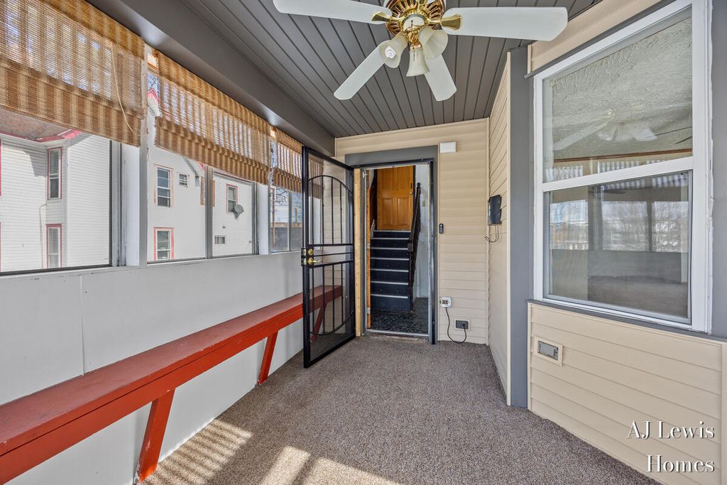 Photo of 510 La Grave Avenue SE, Grand Rapids, MI 49503 (MLS # 26005261)