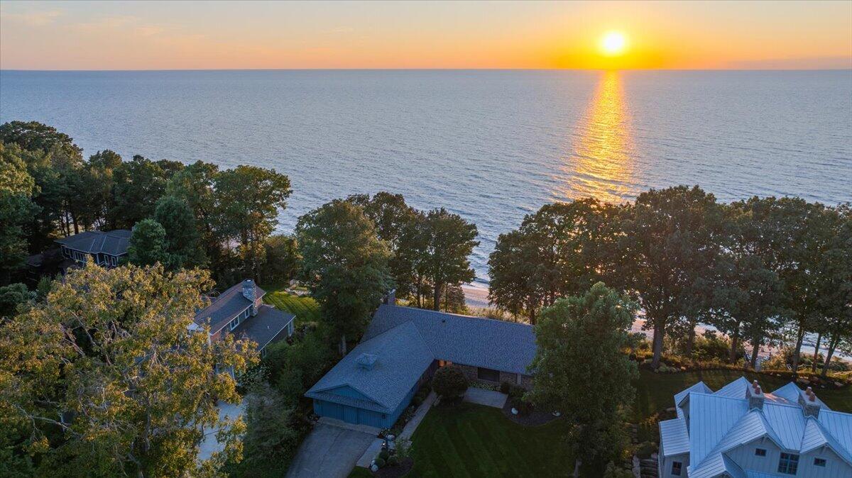 2230 Lakeshore Drive