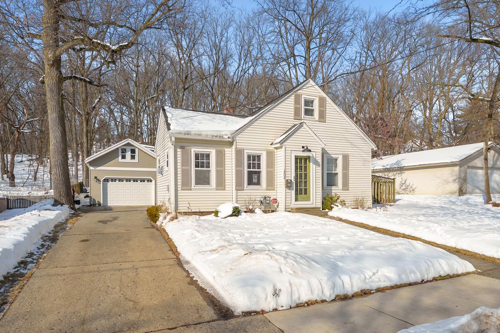 Photo of 1606 Merrill Street, Kalamazoo, MI 49008 (MLS # 26005977)