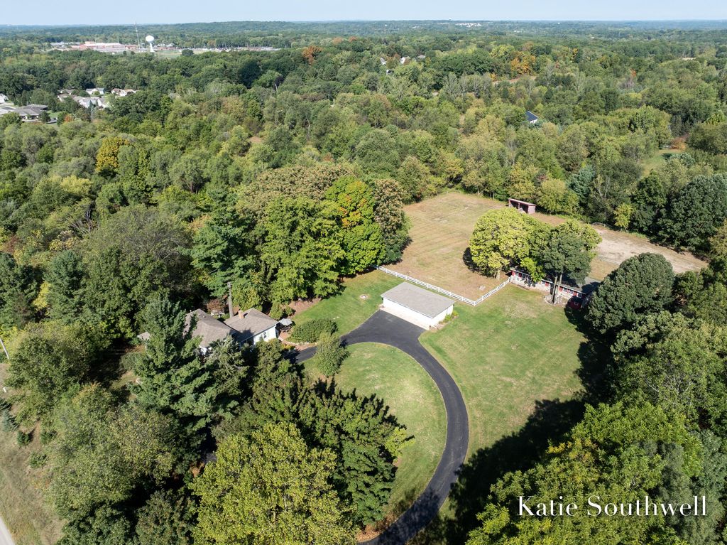 Photo of 4875 Belding Road NE, Rockford, MI 49341 (MLS # 25049870)