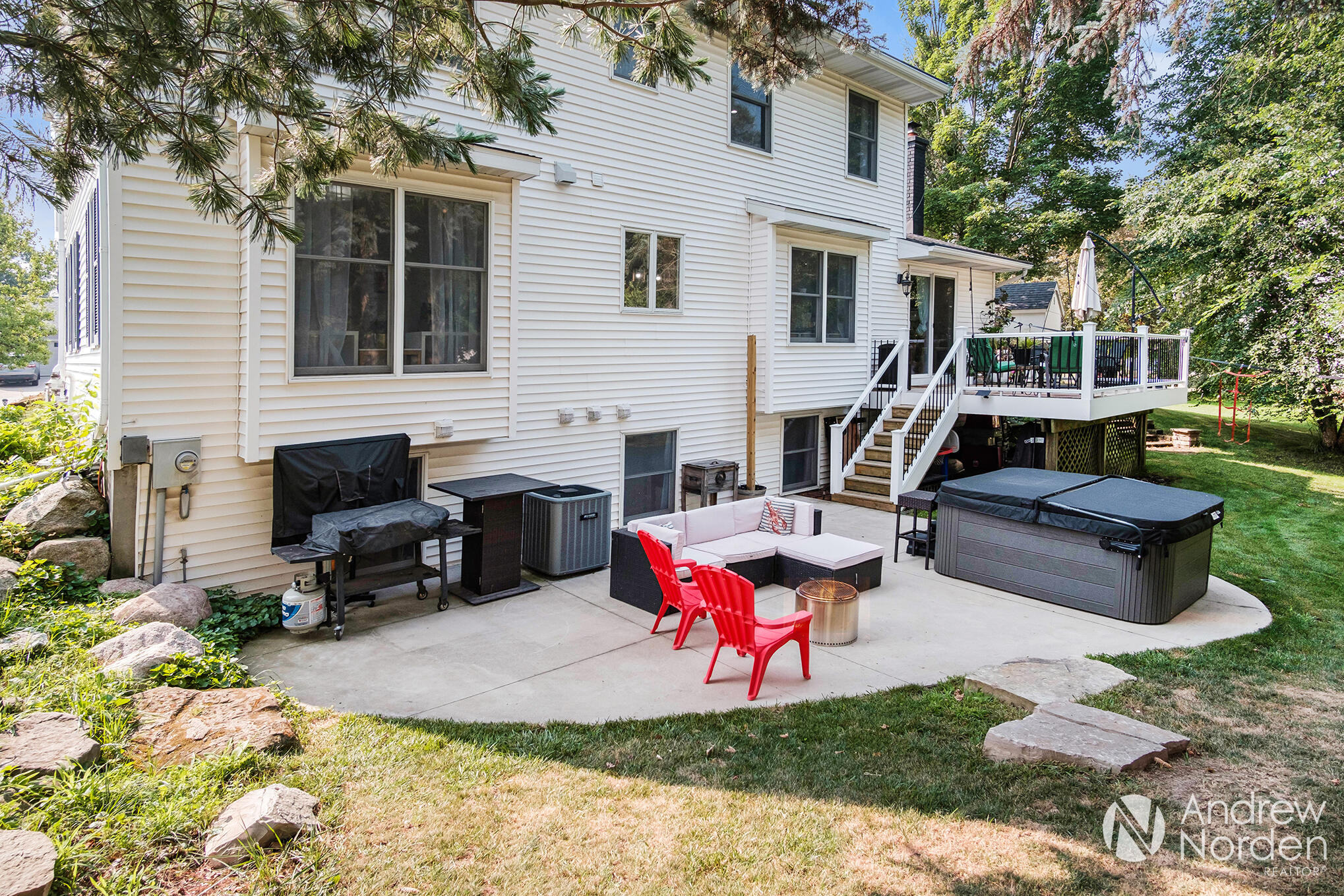 Grand Rapids, Michigan 49546, United States, 5 Bedrooms Bedrooms, ,4 BathroomsBathrooms,Residential,Pending,171923