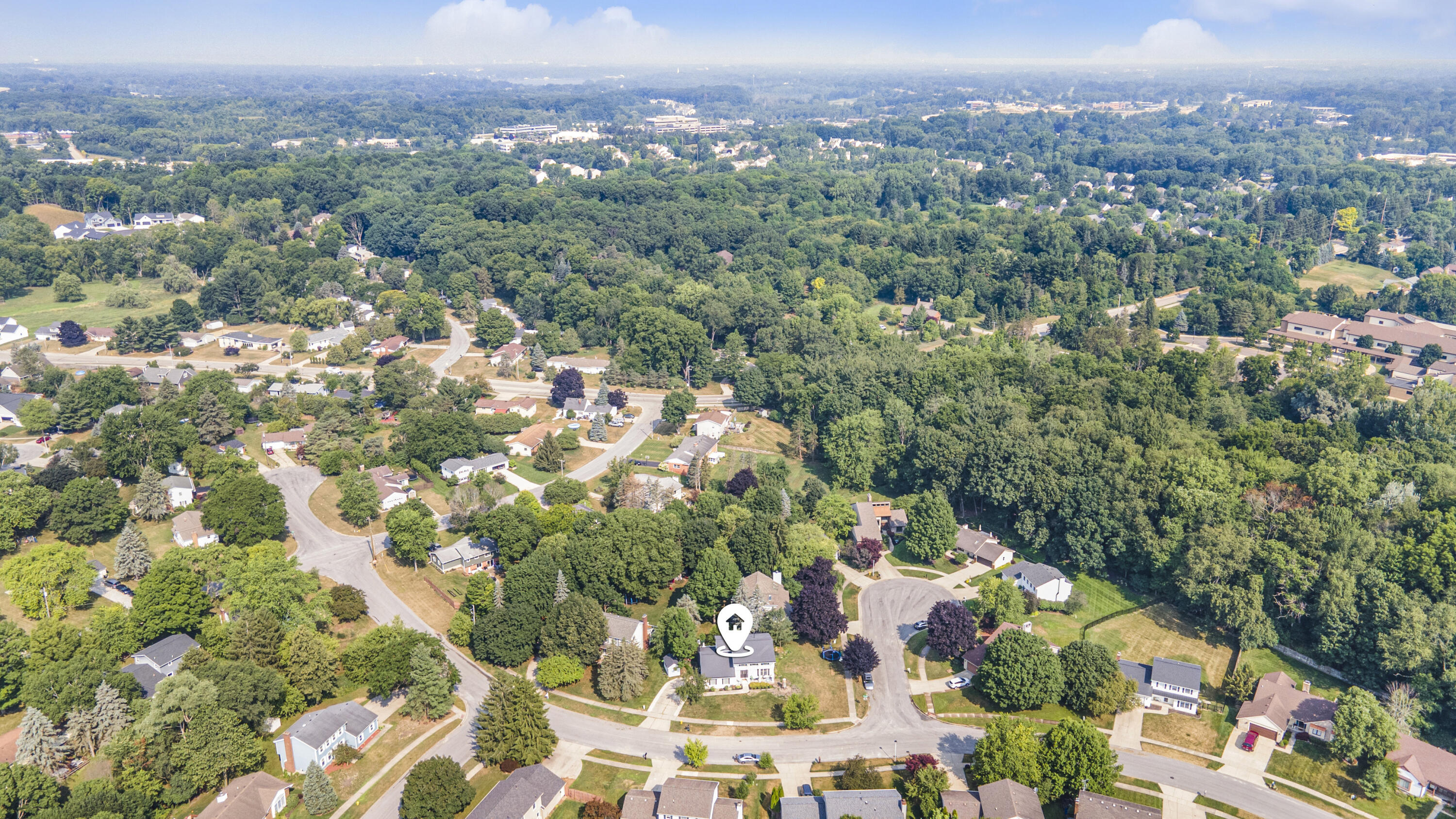 Grand Rapids, Michigan 49546, United States, 5 Bedrooms Bedrooms, ,4 BathroomsBathrooms,Residential,Pending,171923