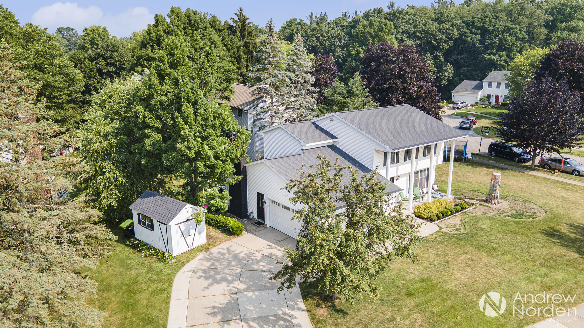 Grand Rapids, Michigan 49546, United States, 5 Bedrooms Bedrooms, ,4 BathroomsBathrooms,Residential,Pending,171923