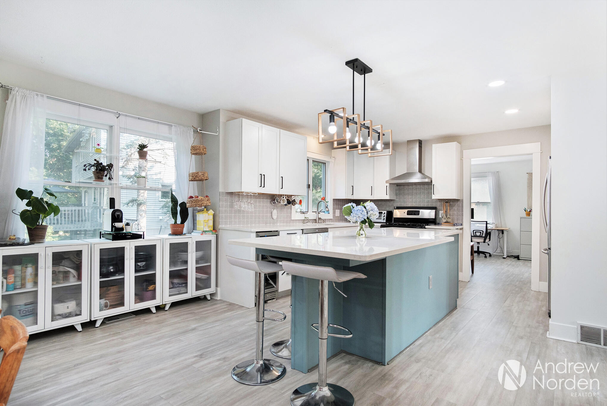 Grand Rapids, Michigan 49546, United States, 5 Bedrooms Bedrooms, ,4 BathroomsBathrooms,Residential,Pending,171923