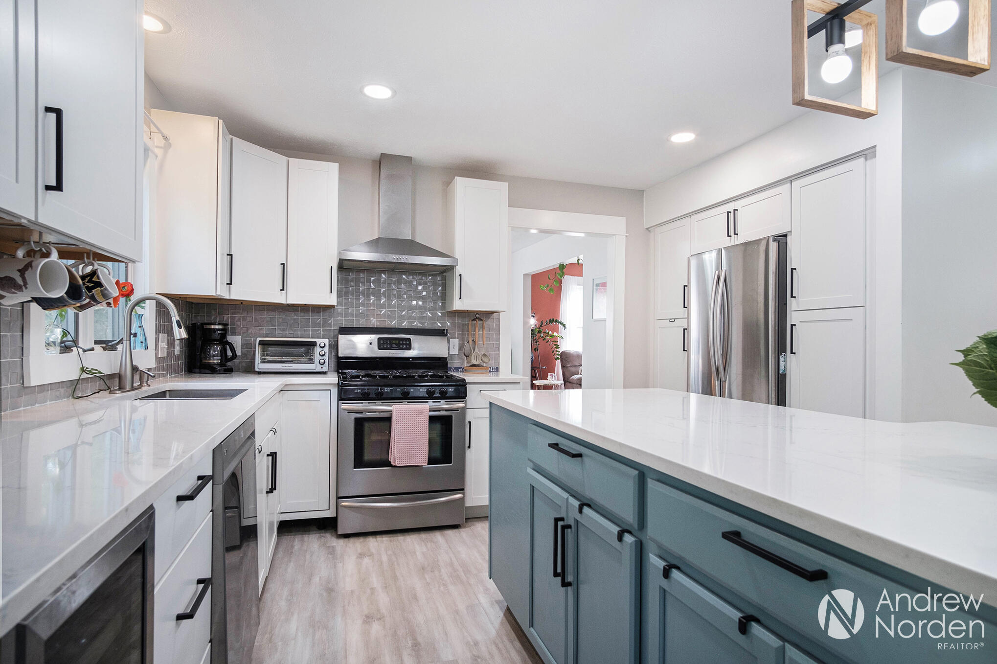 Grand Rapids, Michigan 49546, United States, 5 Bedrooms Bedrooms, ,4 BathroomsBathrooms,Residential,Pending,171923