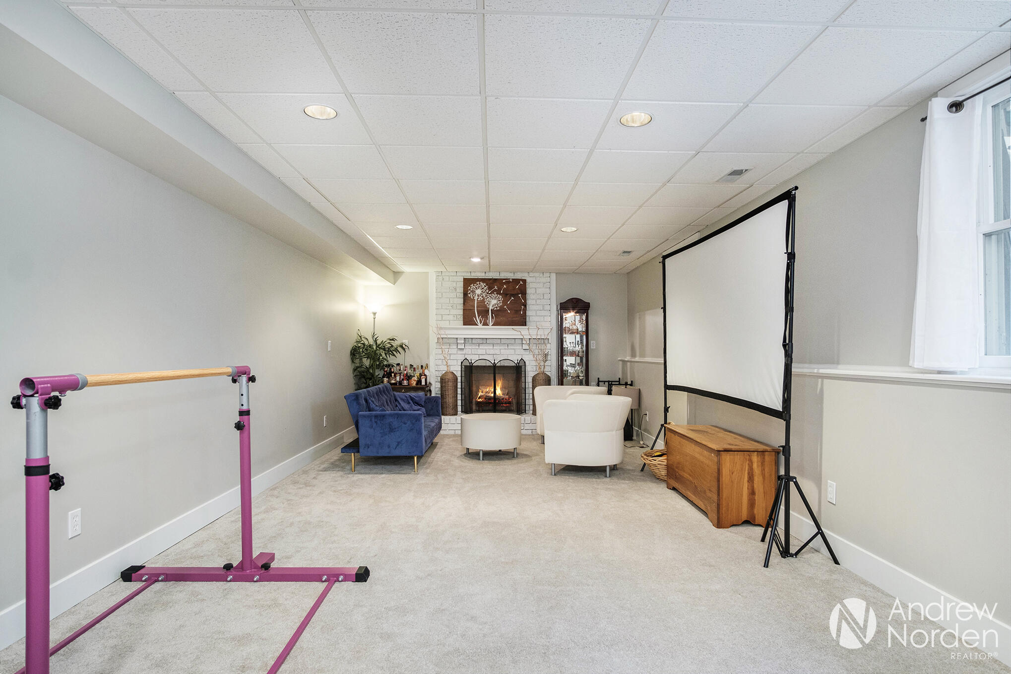 Grand Rapids, Michigan 49546, United States, 5 Bedrooms Bedrooms, ,4 BathroomsBathrooms,Residential,Pending,171923