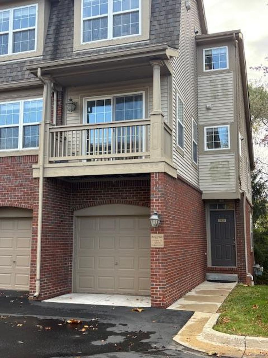 Photo of 3020 Barclay Way, Ann Arbor, MI 48105 (MLS # 25056607)