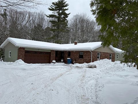 Photo of 5738 W Bryant Road, Ludington, MI 49431 (MLS # 26016422)