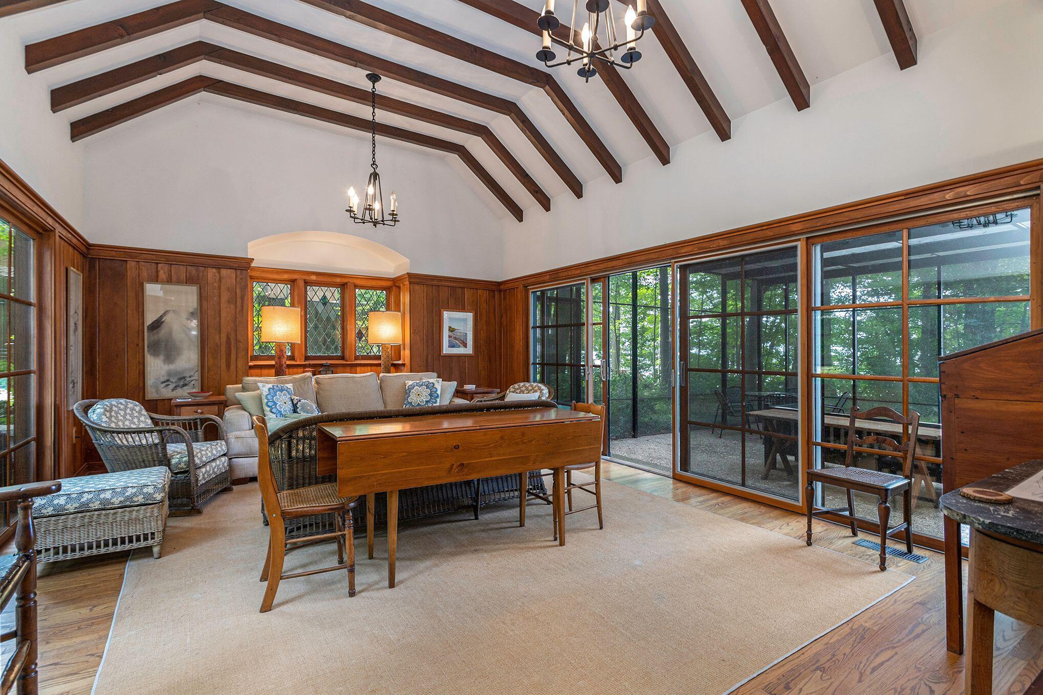 14598 Lakeshore Road