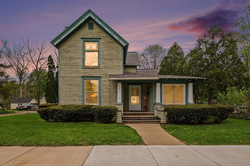 Photo of 527 N Monroe Street, Lowell, MI 49331 (MLS # 26018941)