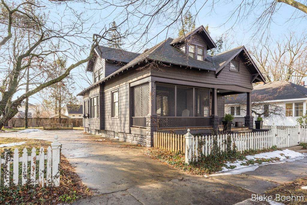 Photo of 202 E 26th Street, Holland, MI 49423 (MLS # 26007809)