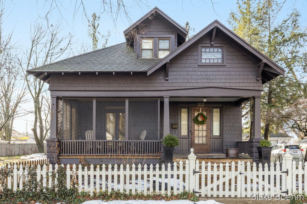 Photo of 202 E 26th Street, Holland, MI 49423 (MLS # 26007809)