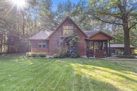 Photo of 1076 N Dennis Rd Rd, Ludington, MI 49431 (MLS # 25048445)