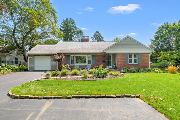 2411 WAITE AVE, KALAMAZOO, MI 49008 - Image e91a5658b7143416c2df5b5879624d2d/146164451