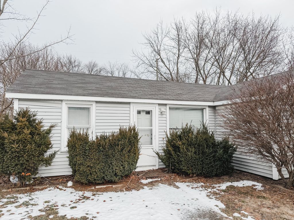 Photo of 1237 Grant Street, Grand Haven, MI 49417 (MLS # 25062662)