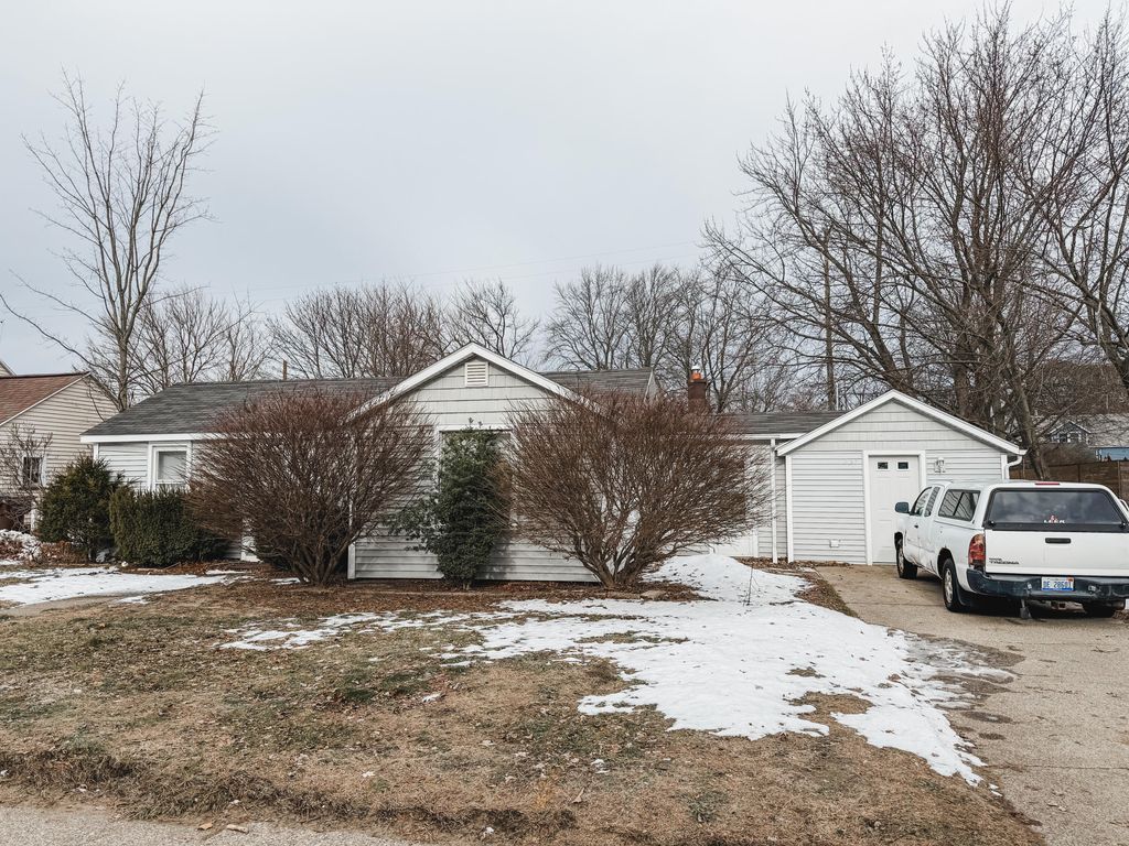 Photo of 1237 Grant Street, Grand Haven, MI 49417 (MLS # 25062662)