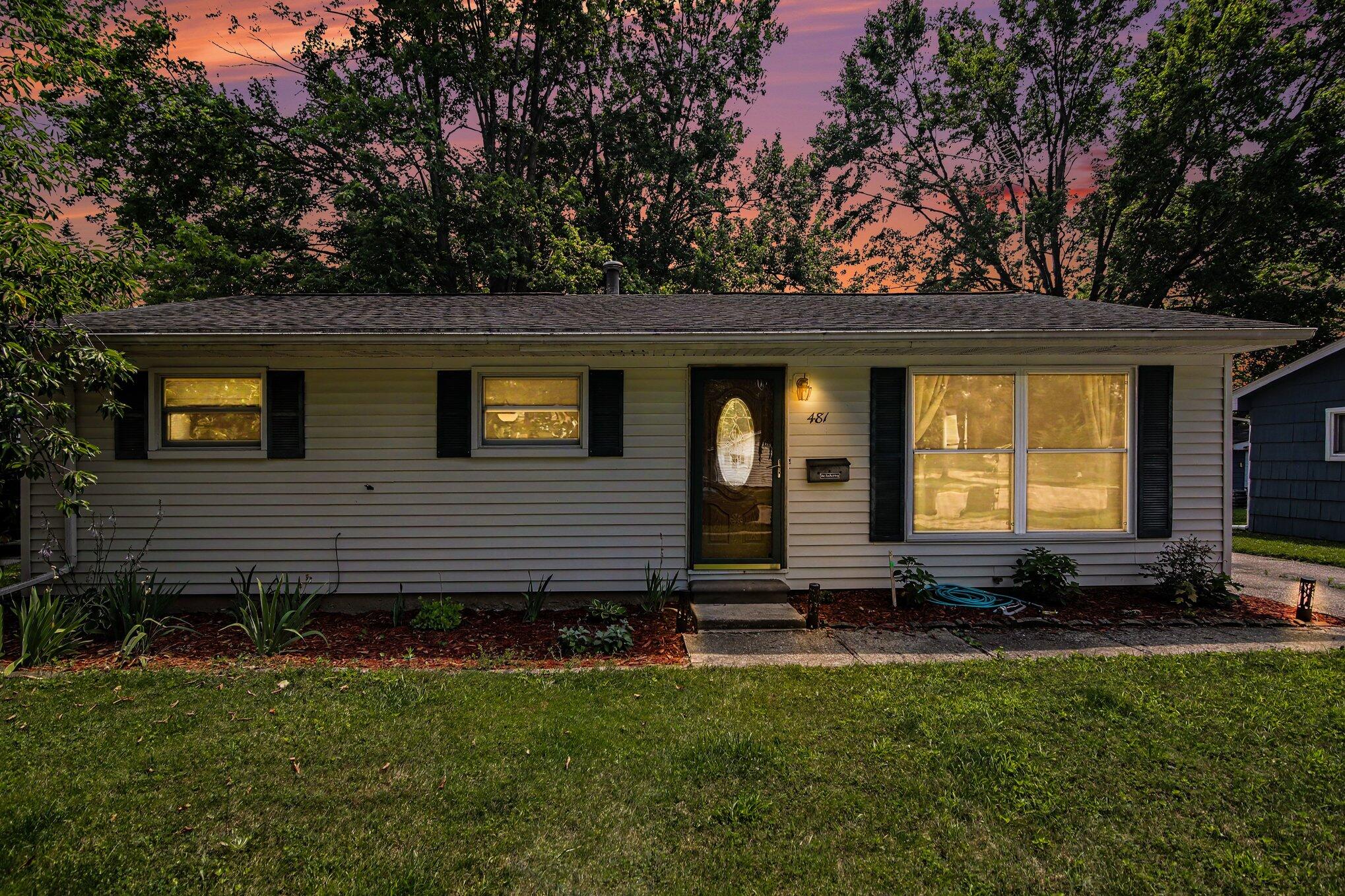 Photo 1 of 18 — 481 Argyle Crescent, Milan, MI 48160