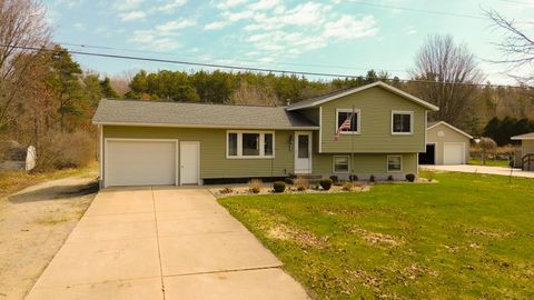 Photo of 12594 144th Avenue, Grand Haven, MI 49417 (MLS # 26013219)