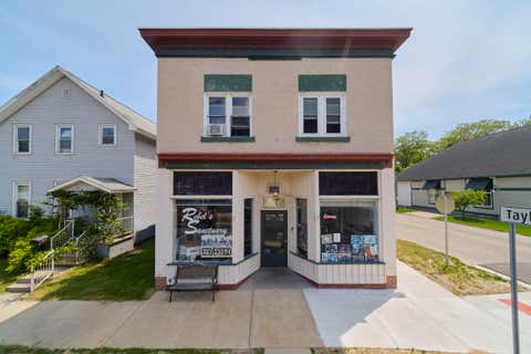Photo of 135 Washington Street, Manistee, MI 49660 (MLS # 26040195)