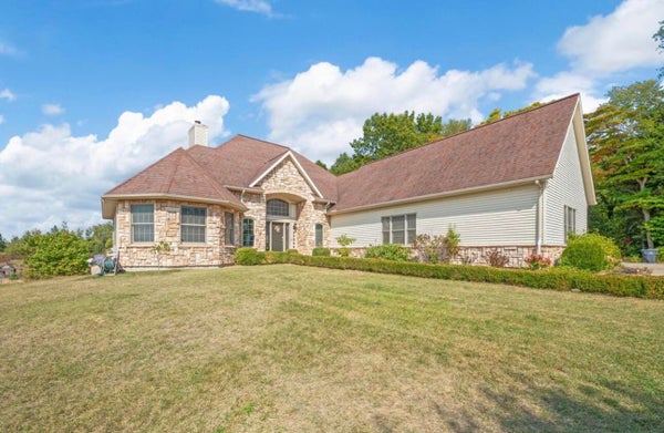 77544 38TH AVE, COVERT, MI 49043 - Image e9e47dd1cbf972ca0c172a1cd71a9bec/659182361