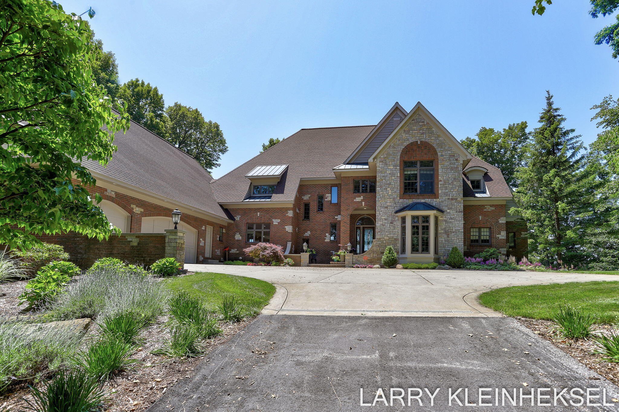 5645 N Lakeshore Drive