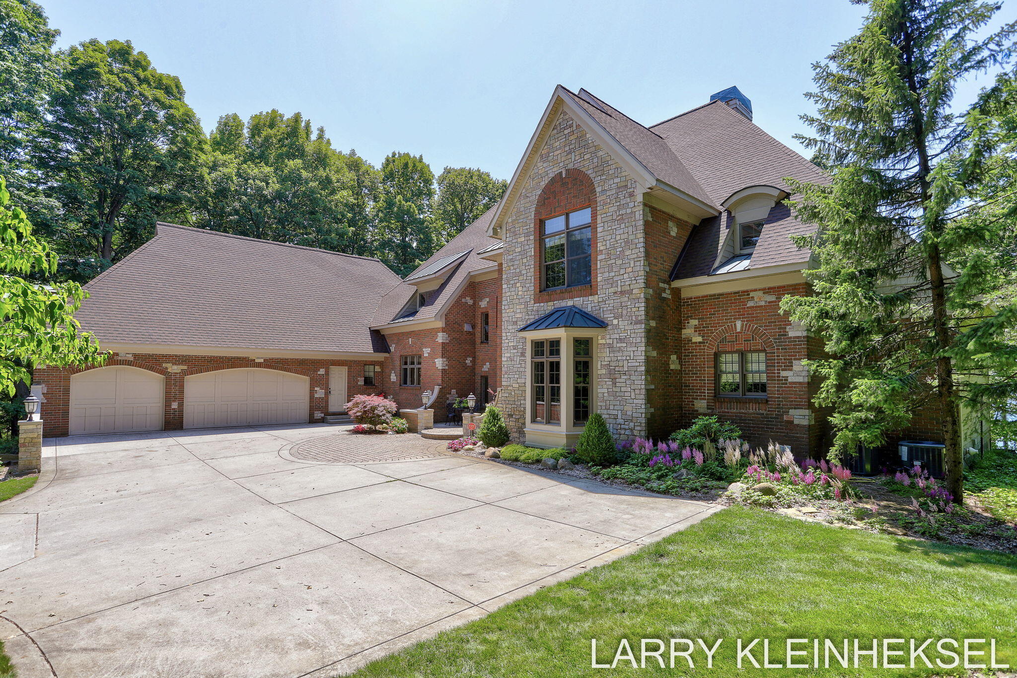 5645 N Lakeshore Drive
