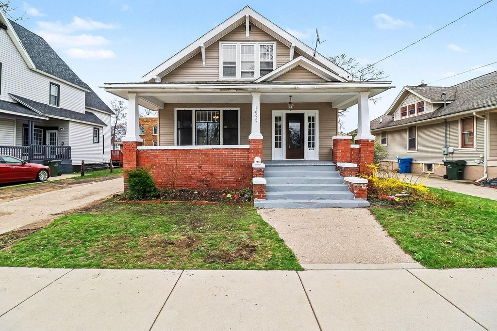 Photo of 1698 Sanford Street, Muskegon, MI 49441 (MLS # 26016029)