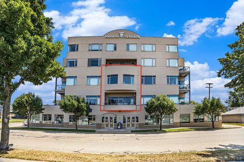 Photo of 105 W Danaher Street #201, Ludington, MI 49431 (MLS # 25038631)