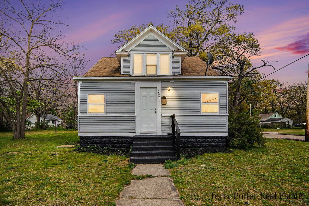 Photo of 2028 8th Street, Muskegon, MI 49444 (MLS # 26023287)