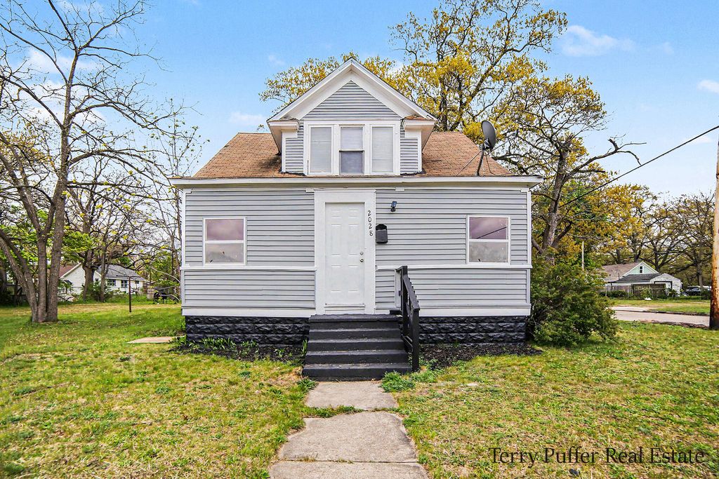 Photo of 2028 8th Street, Muskegon, MI 49444 (MLS # 26023287)