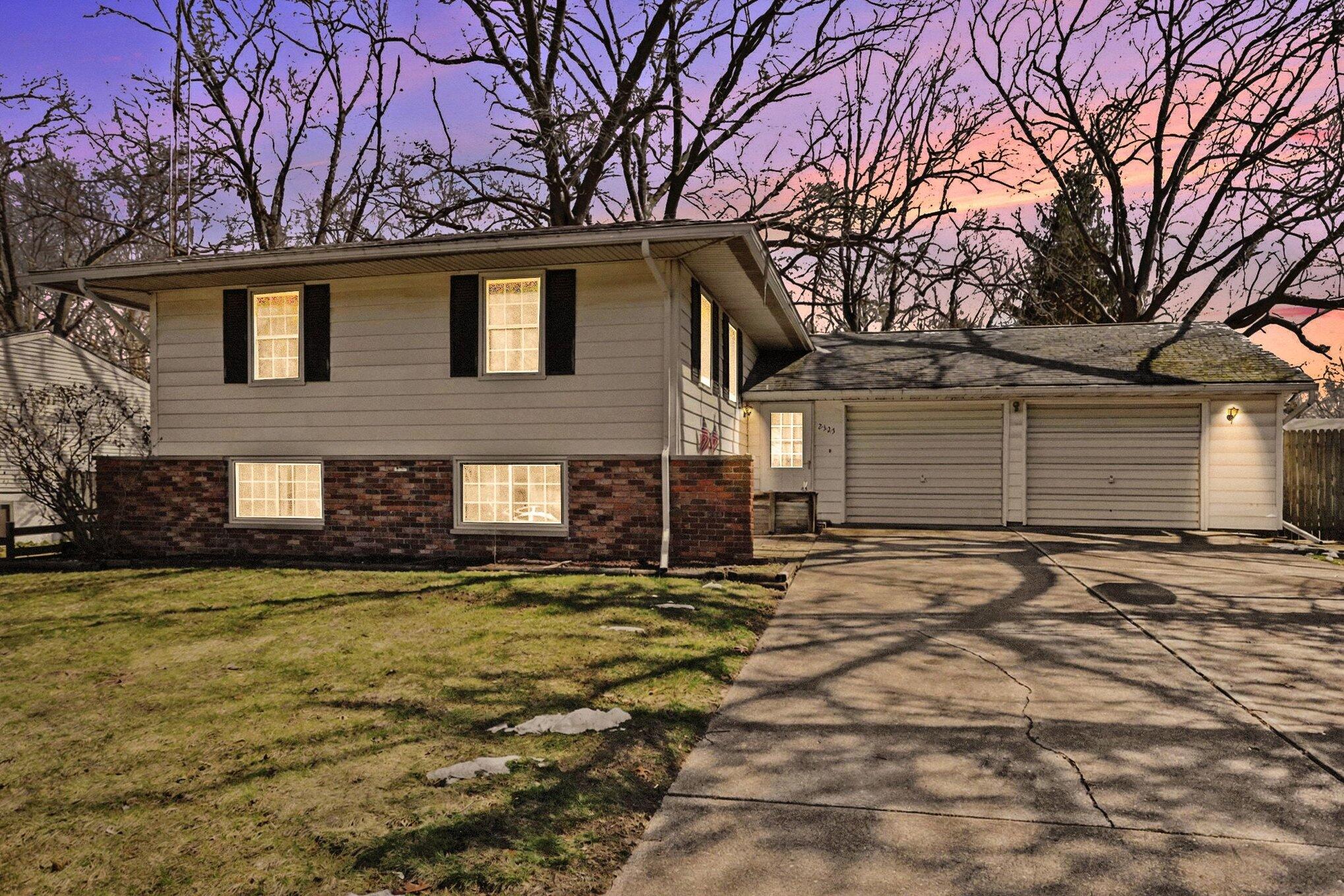 2325 Fair Oaks Street E