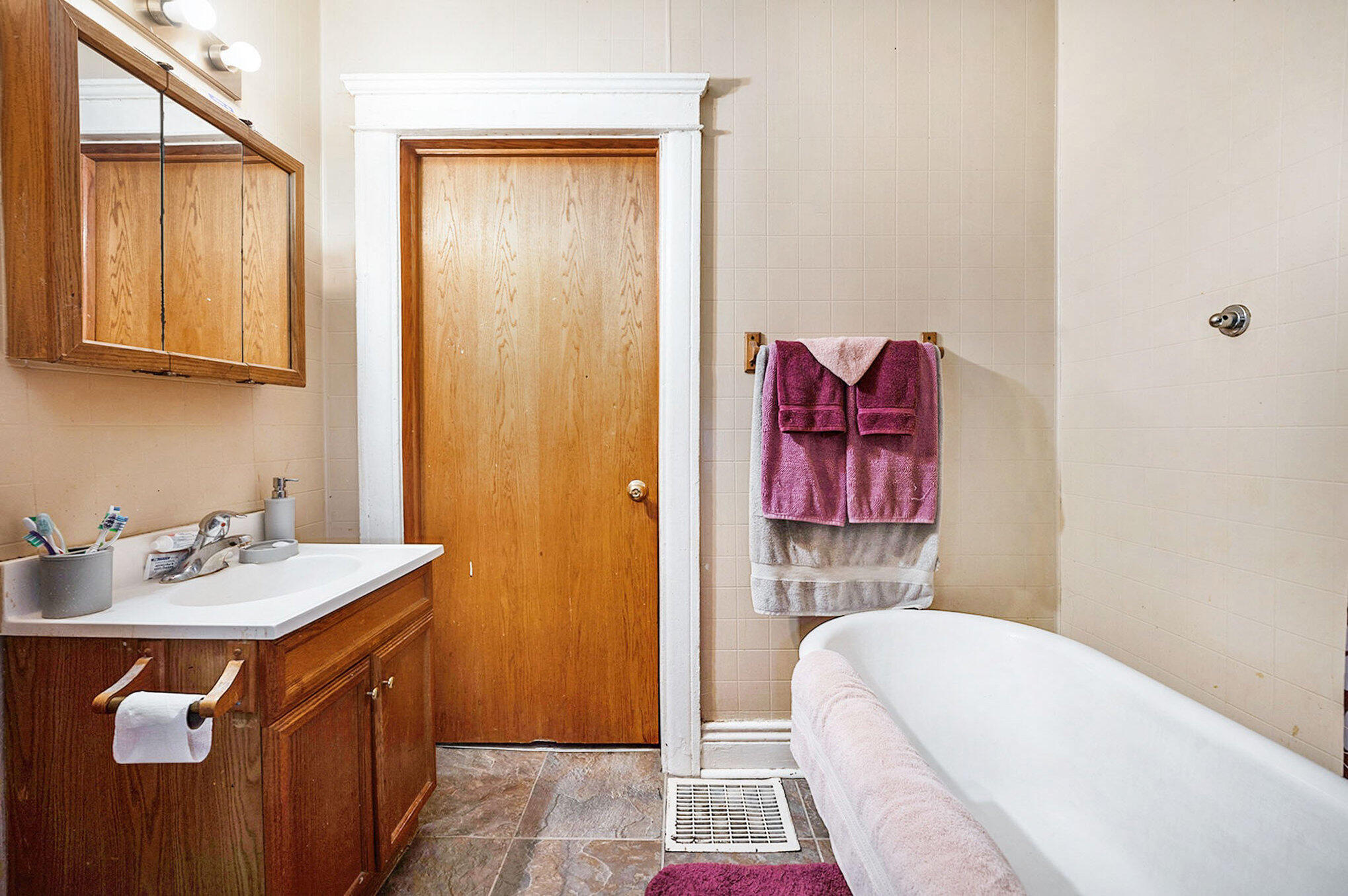 Battle Creek, Michigan 49014, United States, 3 Bedrooms Bedrooms, ,1 BathroomBathrooms,Residential,Active,45347