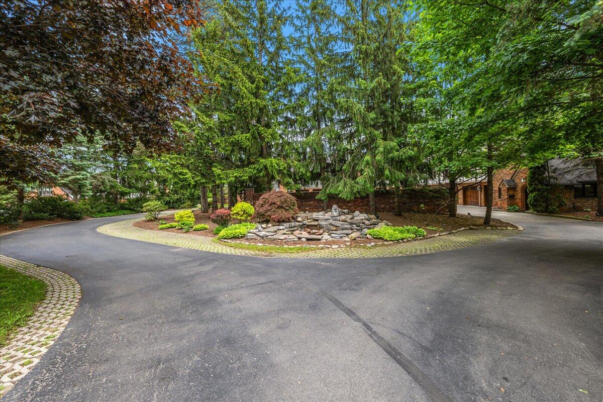490 E Long Lake Road