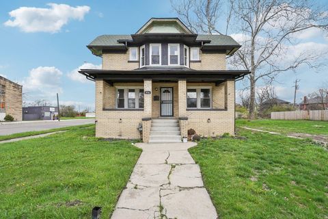 Photo of 956 Glynn Court, Detroit, MI 48202 (MLS # 26016797)