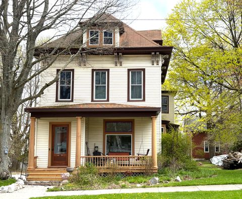 Photo of 211 Maple Street, Manistee, MI 49660 (MLS # 26019372)