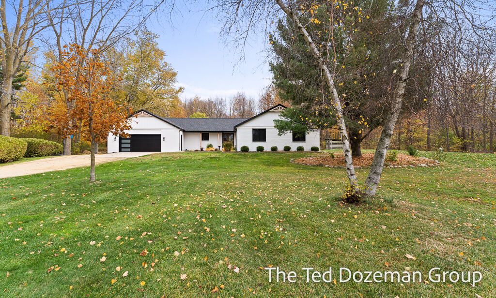 Photo of 4215 56th Street, Holland, MI 49423 (MLS # 25057300)