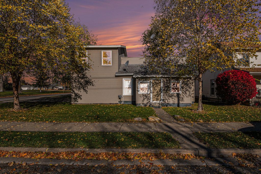Photo of 521 Spring Street SE, Lowell, MI 49331 (MLS # 25051167)