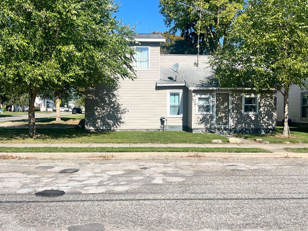 Photo of 521 Spring Street SE, Lowell, MI 49331 (MLS # 25051167)