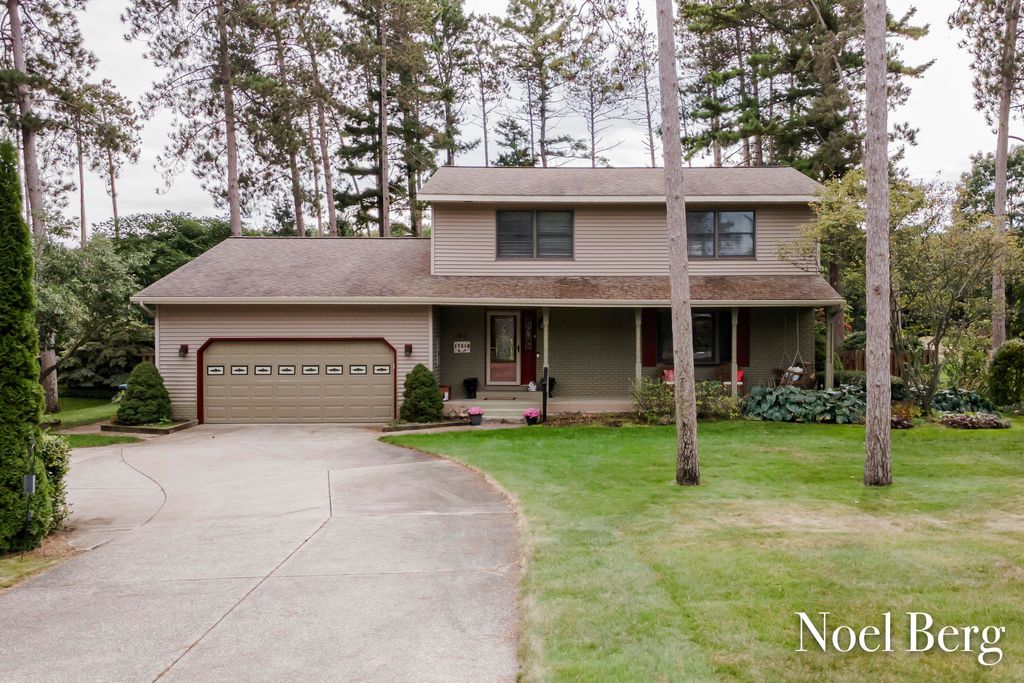 Photo of 17218 Timber Dunes Drive, Grand Haven, MI 49417 (MLS # 26010613)