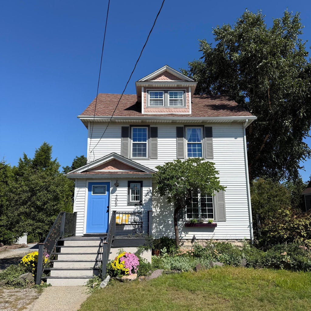 Photo of 205 E Savidge Street, Spring Lake, MI 49456 (MLS # 26043650)