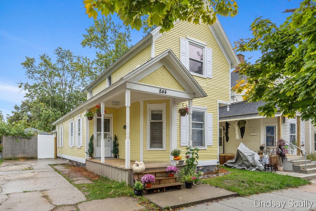 Photo of 844 Watson Street SW, Grand Rapids, MI 49504 (MLS # 25056512)