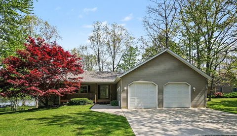 Photo of 32058 County Road 687, Bangor, MI 49013 (MLS # 26020885)