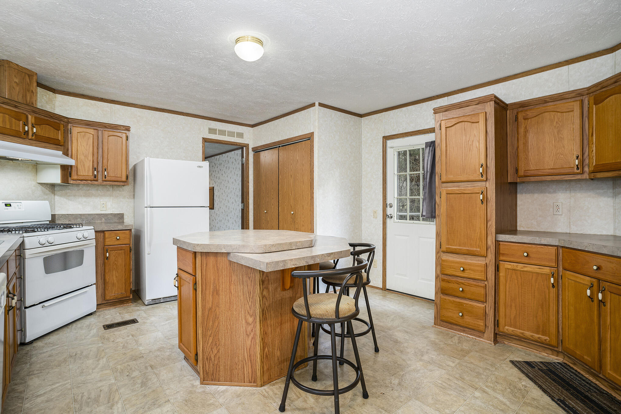 Bloomingdale, Michigan 49026, United States, 2 Bedrooms Bedrooms, ,2 BathroomsBathrooms,Residential,Active,94457