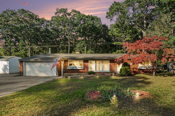 1856 SPENCER DR, NORTON SHORES, MI 49441 - Image ebe39ae5f9644bbf93994c01bdfdfa8e/2562848458