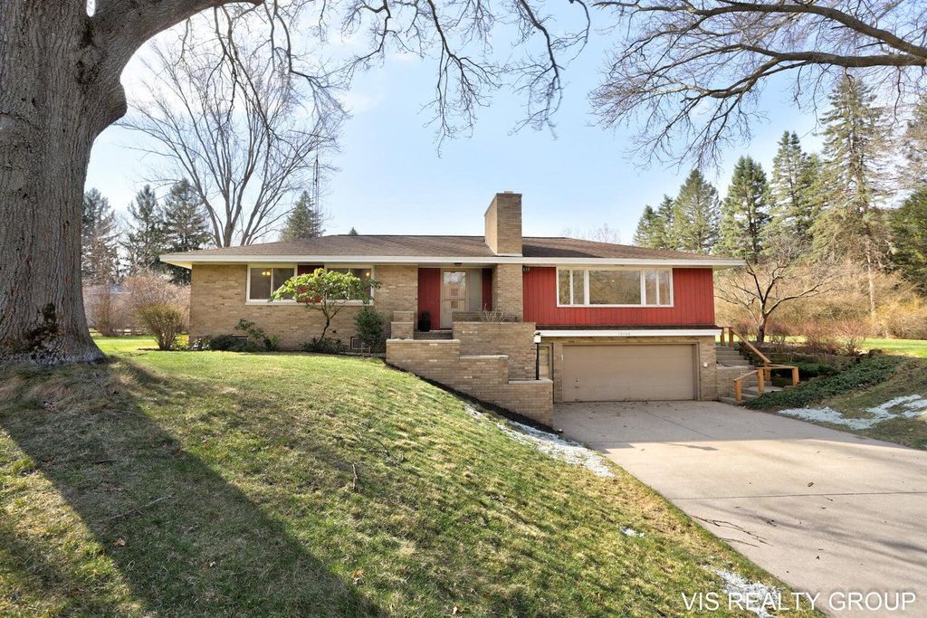 Photo of 15746 Pruin Street, Spring Lake, MI 49456 (MLS # 25059518)