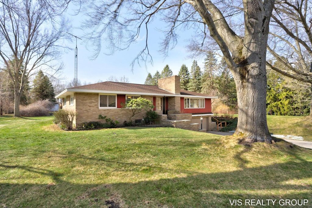 Photo of 15746 Pruin Street, Spring Lake, MI 49456 (MLS # 25059518)