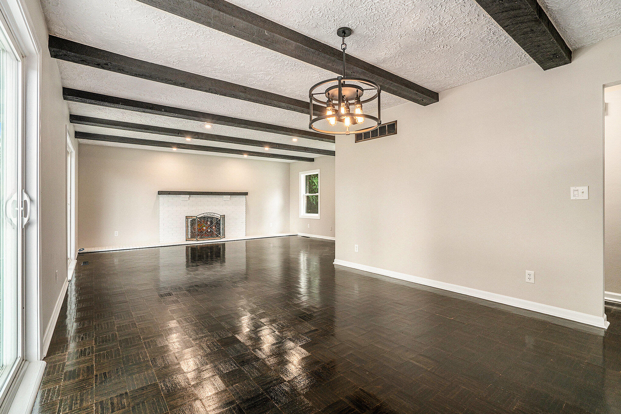 Constantine, Michigan 49042, United States, 4 Bedrooms Bedrooms, ,2 BathroomsBathrooms,Residential,Active,196396