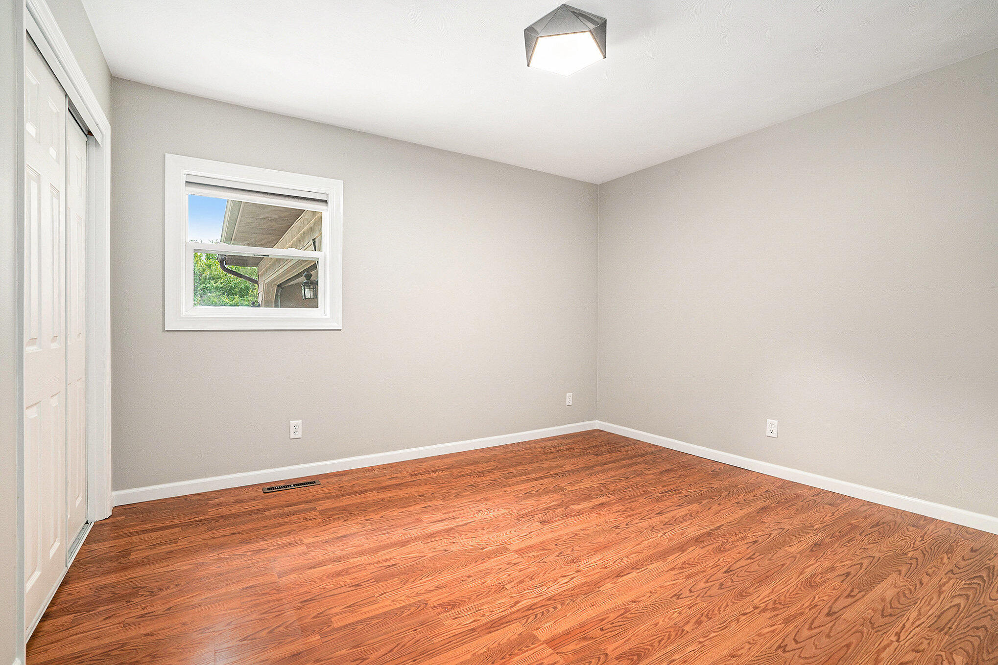 Constantine, Michigan 49042, United States, 4 Bedrooms Bedrooms, ,2 BathroomsBathrooms,Residential,Active,196396